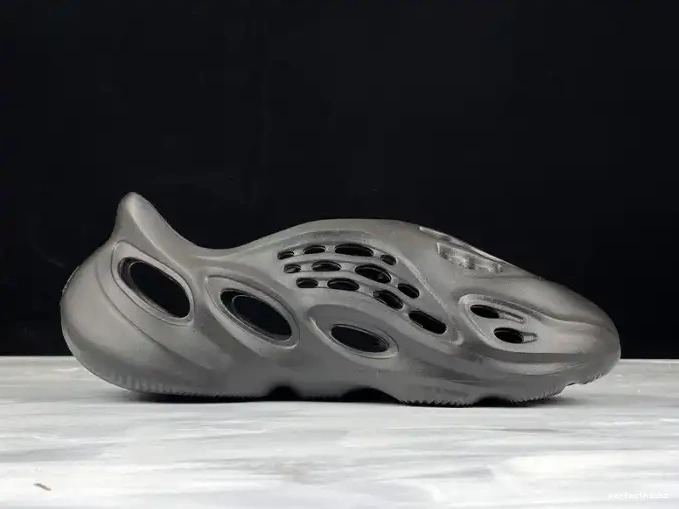 Yeezy Slide Foam Runner 0623